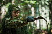 Maloney Der letzte Tag Staffel 1 / Folge 5  Gewaltbereite &Uuml;berlebensk&uuml;nstler im Wald Jan B&uuml;low als Pesche  Regie: Michael Schaerer Produktion: C-Films AG Kamera: Tobias Dengler Drehbuch: Pascal Glatz