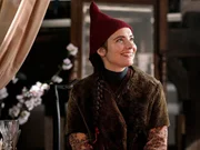 Nille (Neel Rønholt) will das Weihnachtsgewand des Königs nähen.