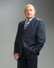 Captain Jim Brass (Paul Guilfoyle). Captain Jim Brass (Paul Guilfoyle).