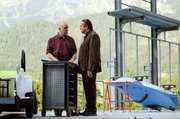 Der Mannschaftsarzt des Bobteams vom SV K&ouml;nigssee wurde tot aufgefunden, erschlagen im Trainingscenter. Im Bobteam brodelt es. Beissl (Andreas Giebel, r.) unterh&auml;lt sich mit dem Servicemann Wiggerl Mittermeier (Heinz-Josef Braun, l.), der tatverd&auml;chtig ist.