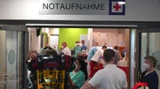 In der Notaufnahme in Hanau ist ebenfalls ständiger Betrieb. Knapp 100.000 Patientinnen und Patienten werden pro Jahr hier eingeliefert. In der Notaufnahme in Hanau ist ebenfalls ständiger Betrieb. Knapp 100.000 Patientinnen und Patienten werden pro Jahr hier eingeliefert.