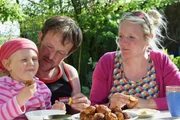 Zu Tisch in... Nordfriesland Staffel 1 Folge 19 Die Familie geniesst Futjes