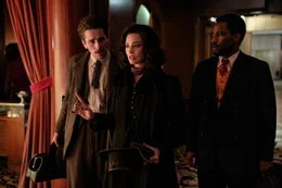 L-R: Burt (Christian Bale), Valerie (Margot Robbie) und Harold (John David Washington)
