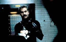 Simon Templar (Val Kilmer)