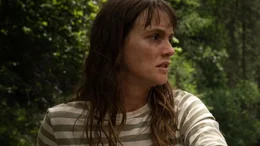 Joey (Leighton Meester)