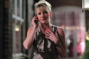 Janet Scott (Lesley Sharp)