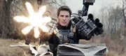 Er erlebt denselben Tag immer und immer wieder: Major Bill Cage (Tom Cruise), der bei einem Einsatz gegen eine feindliche Alienrasse get&ouml;tet wird, aber wieder zu sich kommt - am Morgen des Tages, an dem er in die Kapmfeinheit versetzt wurde und schlie&szlig;lich gestorben ist ...