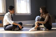 Trent (Henry Lau, l.); CJ (Kathryn Prescott, r.)