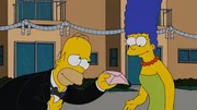 Nachdem Homer (l.) von Marge (r.) vor die T&uuml;r gesetzt wurde, versucht er alles, um sie zur&uuml;ckzugewinnen. Doch wie wird Marge darauf reagieren?