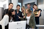 (v.l.): Sarah (Cherin West), Frederik (Julian F. M. Stoeckel), Giuseppe (Alfonso Pantisano), Loretta (Julia Gaba), Mila (Alica Büchel), Rico (Henri Tänzer) und Nadine (Nadine Trinker) (v.l.): Sarah (Cherin West), Frederik (Julian F. M. Stoeckel), Giuseppe (Alfonso Pantisano), Loretta (Julia Gaba), Mila (Alica Büchel), Rico (Henri Tänzer) und Nadine (Nadine Trinker)