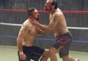 Tod oder Leben - f&uuml;r Boyka (Scott Adkins, l.) und Dolor (Marko Zaror, r.) geht es um alles ...