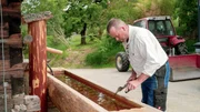 Im Joglland ist Brunnenbauer Martin fleißig an der Arbeit. Im Joglland ist Brunnenbauer Martin fleißig an der Arbeit.