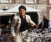 Hongkong-Polizist Eddie Yang (Jackie Chan) ist auf der Jagd nach dem Schurken Snakehead, der mit Hilfe eines geheimnisvollen Medaillons Unsterblichkeit erlangt hat ...