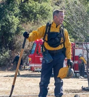 Bobby Nash (Peter Krause)