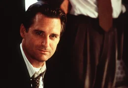 In der Stunde der gr&ouml;&szlig;ten Not muss selbst der m&auml;chtigste Mann der Welt, der US-Pr&auml;sident Whitmore (Bill Pullman), tatenlos mit ansehen, wie die Au&szlig;erirdischen die Welt erobern und dabei versuchen, die gesamte Menschheit auszul&ouml;schen ...
