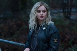 Mara Carlyle (Katherine Langford)