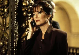 Marilyn Whitmore (Mary McDonnell)