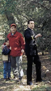 Col. Matt 'Gooch' Anderson (Dan Lauria), Harmon Rabb, Jr. (David James Elliott, r.).