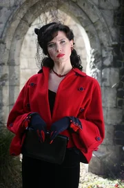 Amanda Dalrymple (Ronni Ancona)