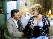 Lt. Columbo (Peter Falk) ermittelt "undercover". Daf&uuml;r macht er sich sogar an die alkohols&uuml;chtige Dorothea McNally (Tyne Daly) heran, die im Verdacht steht, vor sieben Jahren in einen Bank&uuml;berfall verwickelt gewesen zu sein.