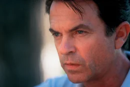 Ahnt nicht, was zwischen seiner Frau und dem Pferdefl&uuml;sterer geschieht: Robert MacLean (Sam Neill) ...