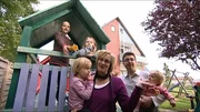 Gilbert und Svenja aus Bottrop mit ihren vier Mädchen. Gilbert und Svenja aus Bottrop mit ihren vier Mädchen.