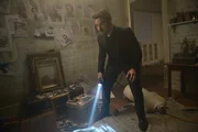 Während Pater Tomas (Alfonso Herrera) den Kampf gegen das Böse im Haus der Familie Kim aufnimmt, muss Pater Bennett zeigen, wie weit er im Kampf gegen die Dämonen gehen würde ...