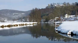 Die Burgruine Neideck im Winter.