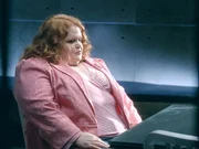 Die fettleibige Tagungsteilnehmerin Brenda (Kinna McInroe) hat eine Nacht mit dem Opfer verbracht. Hat sie ihn etwa beim Liebesspiel erdrückt? Die fettleibige Tagungsteilnehmerin Brenda (Kinna McInroe) hat eine Nacht mit dem Opfer verbracht. Hat sie ihn etwa beim Liebesspiel erdrückt?