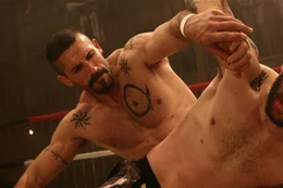 Acht der besten K&auml;mpfer aus den Hochsicherheitstrakten dieser Welt treffen sich zu einem ultimativen Kampfturnier. Dem Sieger winkt die Freiheit. F&uuml;r Boyka (Scott Adkins) die einzige Chance, dem Leben im Knast zu entkommen ...