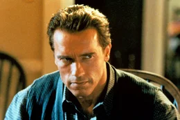 Viele Jahre gelingt es dem Top-Agenten Harry Tasker (Arnold Schwarzenegger), sich als Computerh&auml;ndler zu tarnen. Doch dann steht die Welt pl&ouml;tzlich kurz vor einem Nuklearkrieg ...