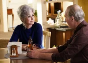 Connie "Meemaw" Tucker (Annie Potts) und Dale Ballard (Craig T. Nelson).