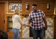 Gemma Johnson (Beth Behrs, l.); Marty Butler (Marcel Spears, r.)