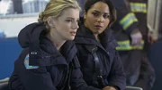 Sylvie Brett (Kara Killmer, l.), Gabriela Dawson (Monica Raymund)