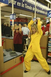 Frank Reynolds (Danny DeVito), Dee Reynolds (Kaitlin Olson)