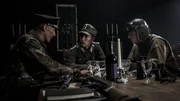SS-Kapitän Schrader, Major Gangl und Kapitän Jack Lee planen ihren nächsten Schritt in Castle Itter (Dramatische Erholung). (Holdout Productions Inc/Athan Merrick) SS-Kapitän Schrader, Major Gangl und Kapitän Jack Lee planen ihren nächsten Schritt in Castle Itter (Dramatische Erholung). (Holdout Productions Inc/Athan Merrick)