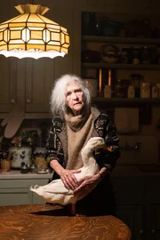 Ruth Zardo (Clare Coulter)