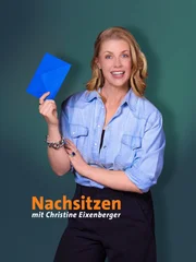 Key Visual/Cover Sendereihenbild mit Typo zu "Nachsitzen". Christine Eixenberger verdonnert jede Woche Politikerinnen und Politiker, Parteien, Organisationen oder Personen des öffentlichen Lebens, die sich aktuell nicht mit Ruhm bekleckert haben, zum "Nachsitzen"! In jeder Folge begrüßt die Gastgeberin zwei Größen aus Kabarett und Comedy. Beide Gäste haben jeweils zwei Nominierungen dabei. Jeder hält ein persönliches Plädoyer für seine beiden Vorschläge. Wen wollen sie gerne zum Nachsitzen schicken?