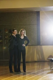 CRIMINAL MINDS - "200" - The team searches for JJ whilst uncovering the truth behind ihrer Zeit bei der Staatsabteilung. Sie erhalten Unterstützung von Emily Prentiss, die mit wichtigen Informationen zurückkehrt. CRIMINAL MINDS - "200" - The team searches for JJ whilst uncovering the truth behind ihrer Zeit bei der Staatsabteilung. Sie erhalten Unterstützung von Emily Prentiss, die mit wichtigen Informationen zurückkehrt.