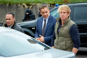 SEK-Chef Marc Jacobi (Florian Fitz, M.) will die flüchtigen Schwerverbrecher zum Abschuss freigeben, doch Semir (Erdogan Atalay, l.) und Paul (Daniel Roesner) machen ihm einen Strich durch die Rechnung... SEK-Chef Marc Jacobi (Florian Fitz, M.) will die flüchtigen Schwerverbrecher zum Abschuss freigeben, doch Semir (Erdogan Atalay, l.) und Paul (Daniel Roesner) machen ihm einen Strich durch die Rechnung...