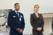 Stehen Lt. Colonel James "Rhodey" Rhodes (Terrence Howard, l.) und Pepper Potts (Gwyneth Paltrow, r.) dem erfinderischen Multimillion&auml;r Tony Stark bedingungslos zur Seite?