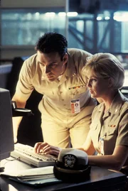 Harmon Rabb Jr. (David James Elliott) und Sarah „Mac“ MacKenzie (Catherine Bell) sind Anwälte beim Judge Advocate General’s Corps der US Navy. Als Militärjuristen behandeln die beiden Fälle, die für die US-amerikanische Marine von Belangen sind. Dabei kommt es vor, dass sie sich auch mal einander auf unterschiedlichen Seiten gegenüberstehen. Im Laufe der Zeit nähern sich Harm und Mac auch privat an, doch einer Beziehung werden viele Steine in den Weg gelegt. An ihrer Seite arbeitet Bud Roberts (Patrick Labyorteux), der sich vor allem durch Loyalität gegenüber seinen Vorgesetzten auszeichnet. Admiral A.J. Chegwidden (John M. Jackson) erwartet eine solche auch von seinen Untergebenen, zeichnet sich seinerseits aber auch durch hohe Integrität aus.