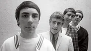 Nach Engagements bei kleineren Bands stößt Keith Moon zu The Who. Er macht das Schlagzeug zum Lead-Instrument im Rock’n’Roll. Nach Engagements bei kleineren Bands stößt Keith Moon zu The Who. Er macht das Schlagzeug zum Lead-Instrument im Rock’n’Roll.