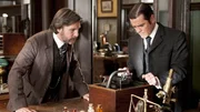 l-r : Alexander Graham Bell(John Tench,l),Detective William Murdoch(Yannick Bisson,r)