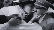 Eine Frau küsst Hitler auf die Wange. Eine Frau küsst Hitler auf die Wange.