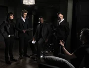 Die Wahrheit tut weh: (v.l.n.r.) Teresa (Robin Tunney), Patrick (Simon Baker), Steve Penn (Eric John Bentley), Alex Sodko (Christopher Gartin) und Trevor "Doc" Dugan (Craig Bierko).