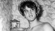 Zum 11. Geburtstag bekommt Elvis Presley von seiner Mutter eine Gitarre geschenkt. Dafür widmet er ihr einen Song auf seiner ersten Platte.
