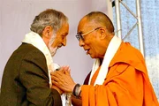 Heinz Nussbaumer und Dalai Lama am Heldenplatz anlässlich des Dalai Lama Besuches in Wien. Heinz Nussbaumer und Dalai Lama am Heldenplatz anlässlich des Dalai Lama Besuches in Wien.