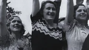 Frauen jubeln Hitler zu. Frauen jubeln Hitler zu.