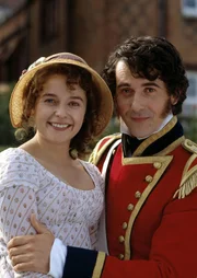 Lydia (Julia Sawalha) ist mit Wickham (Adrian Lukis) durchgebrannt in dem Glauben, sie hätte eine gute Partie gemacht. Lydia (Julia Sawalha) ist mit Wickham (Adrian Lukis) durchgebrannt in dem Glauben, sie hätte eine gute Partie gemacht.